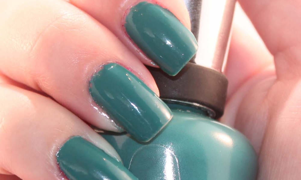 Sally Hansen Complete Salon Manicure in Plum’s the Word and Fairy Teal Review and Swatches